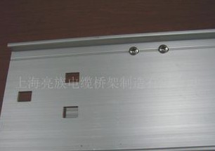 鍍鋅金屬橋架有著什么優(yōu)勢(shì)？
